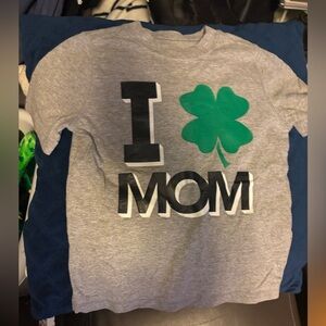 I 🍀 Mom T-shirt